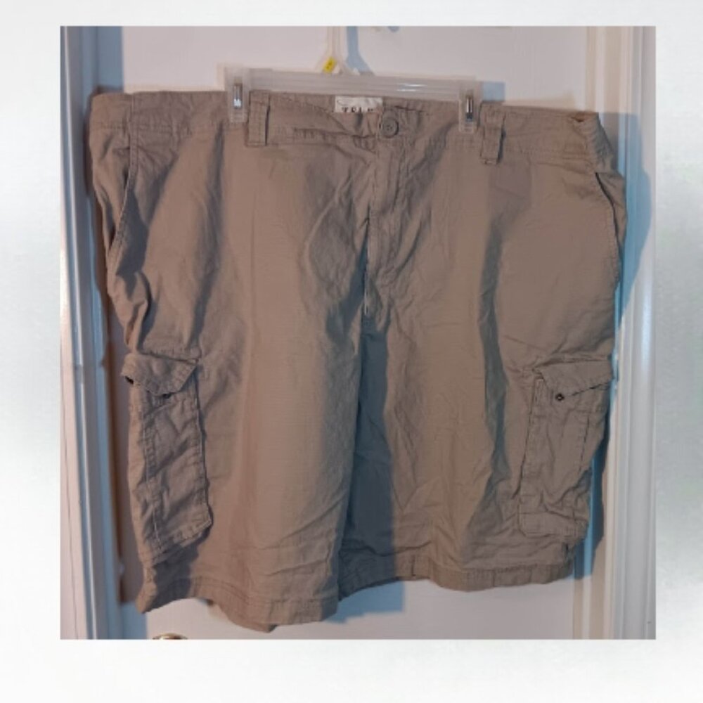 True Nation Men's size 52 beige tan cargo shorts